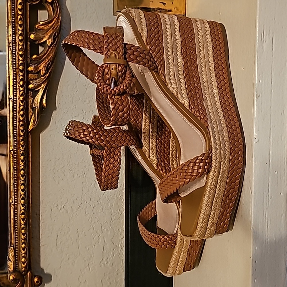 Schutz Hazel Sandals - Picture 4 of 11